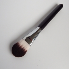 Liquid Foundation / Makeup Brush