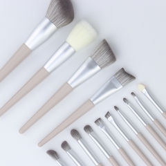 Professional makeup set with innovative brush shapes, more suitable for the makeup needs of the face and eye lines